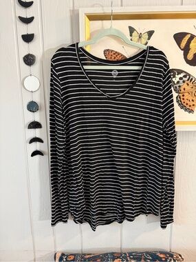 SO Black and White Striped V-Neck Long Sleeve Top